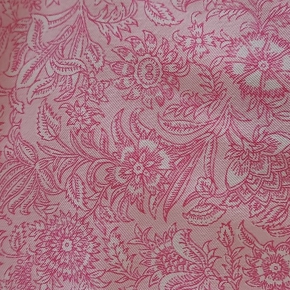 Crown & Ivy Pink & White Paisley Print V-neck Blouse size 2X - Picture 4 of 7